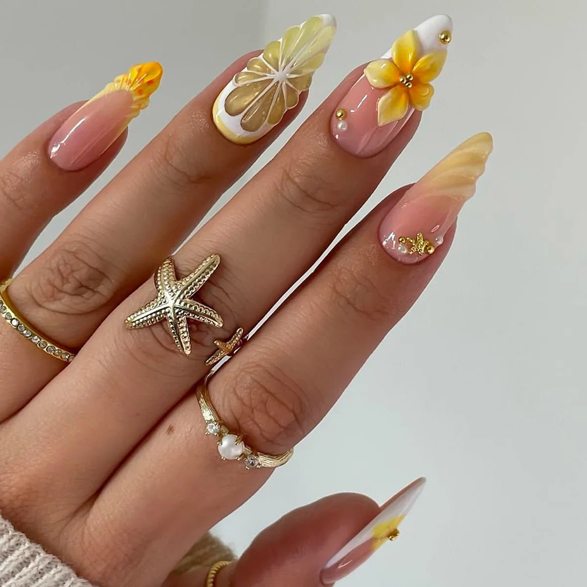 24pcs Exquisite 3D Floral Press on Nails Gold Lined Design Nail Sculpture Flower Nails Full Cover Manicure Almond Nail for Girls - Shiny Leaf